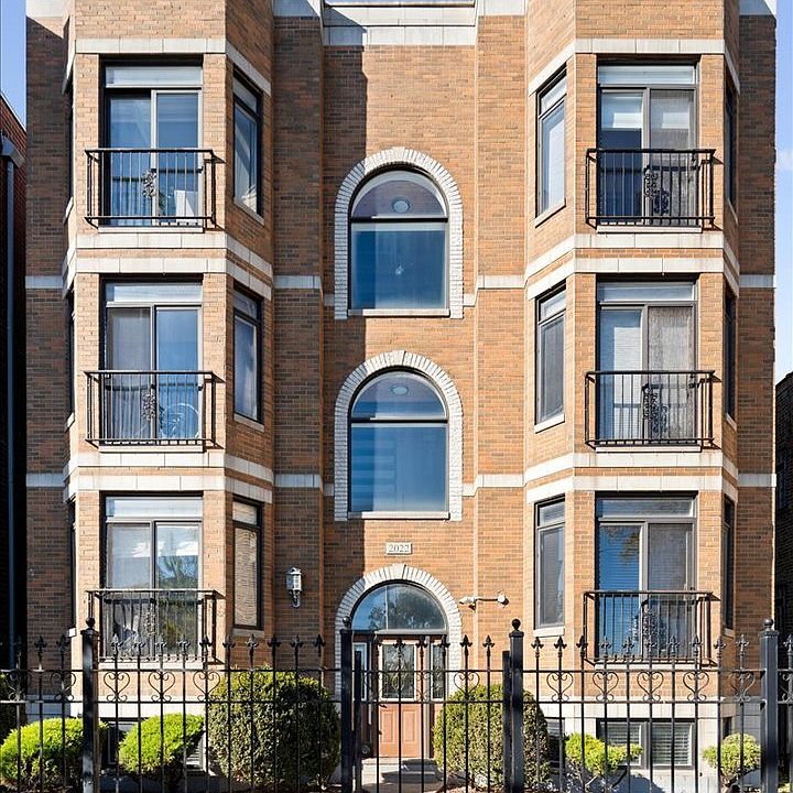 1st image of 2022 N Wood St APT 1S