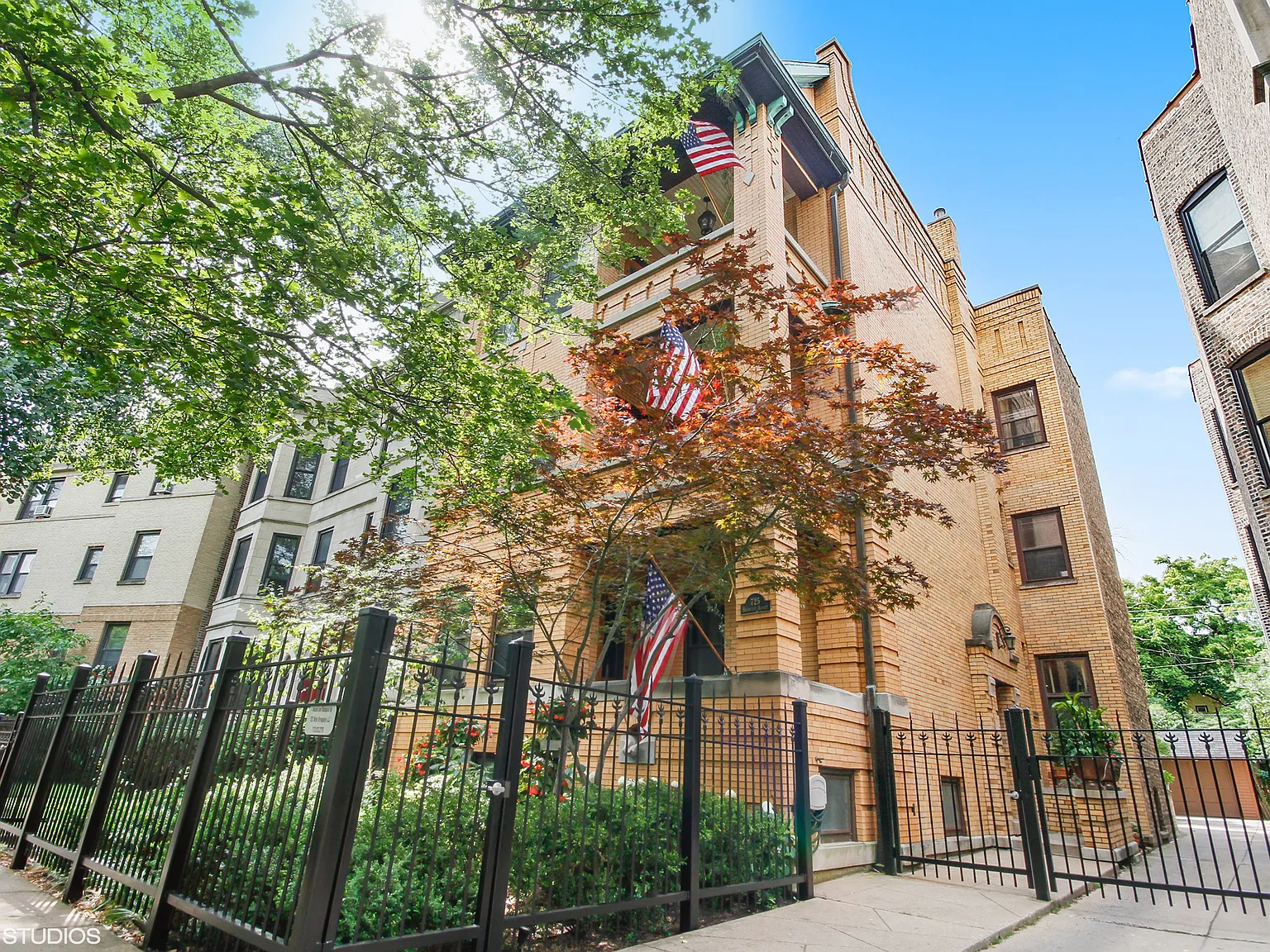 2 bed, 1.5 bath, 1600 sqft, $3,825 — Photo 1