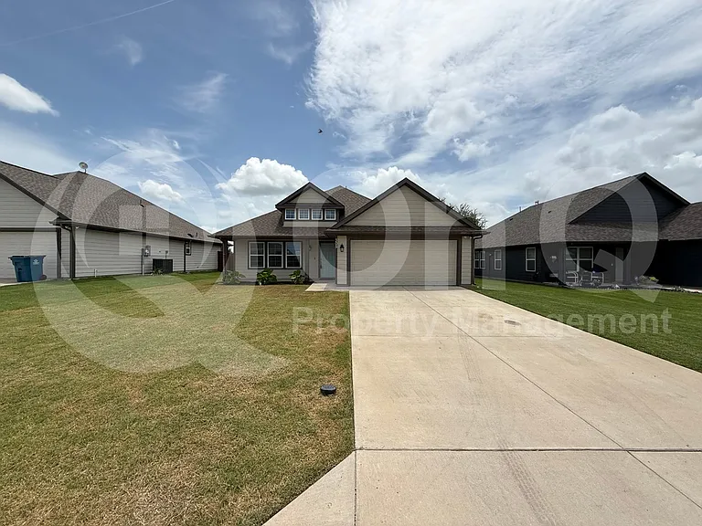 305 Sunnyside Dr — Photo 5