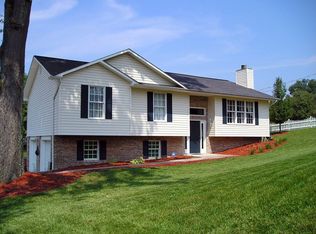 743 Independence Ave, Mount Carmel, TN 37645