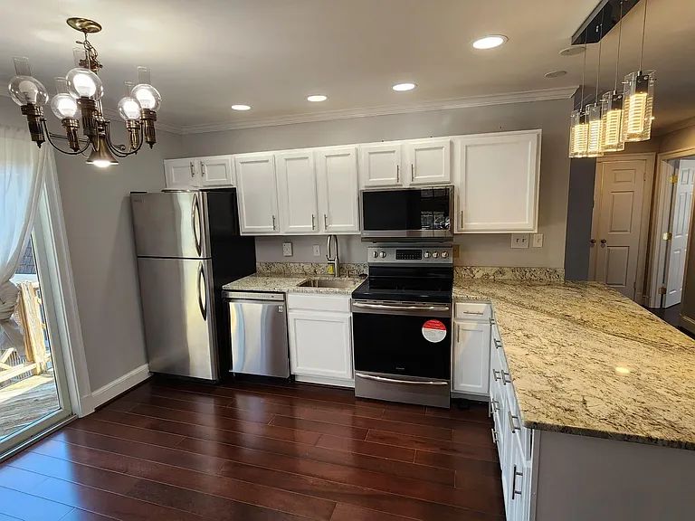 10725 River Rd #A — Photo 5