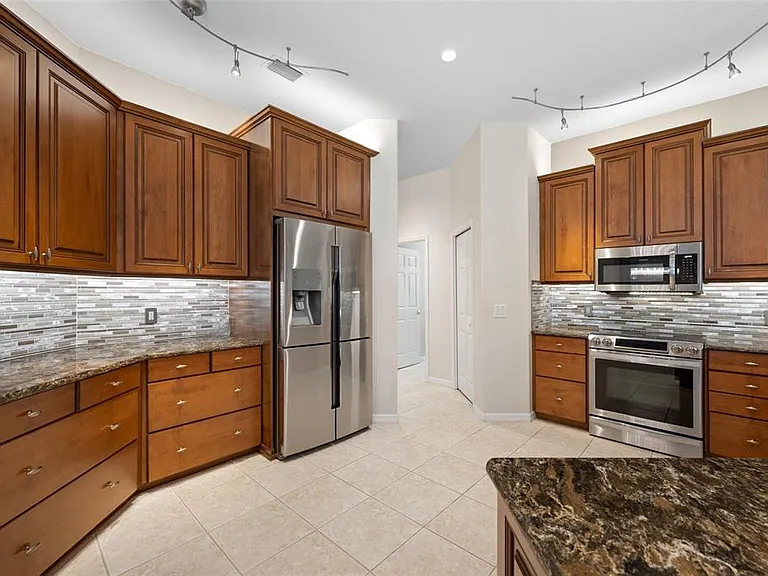 10675 Park Place Dr — Photo 19