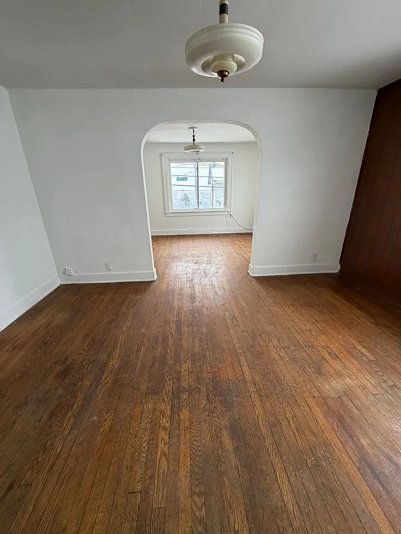 2528 Sunset Blvd — Photo 4