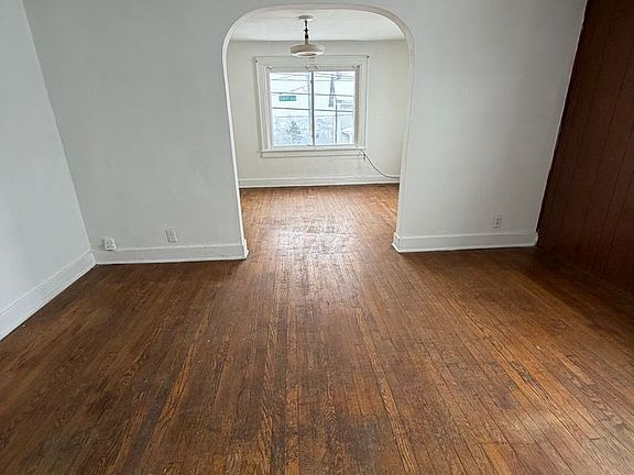 4th image of 2528 Sunset Blvd #1
