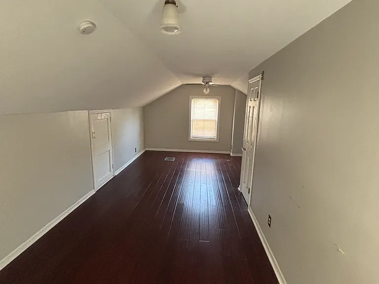 1960 Country Club Dr — Photo 10