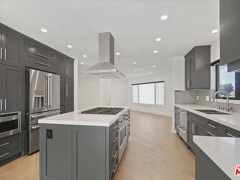 4097 Sapphire Dr — Photo 10