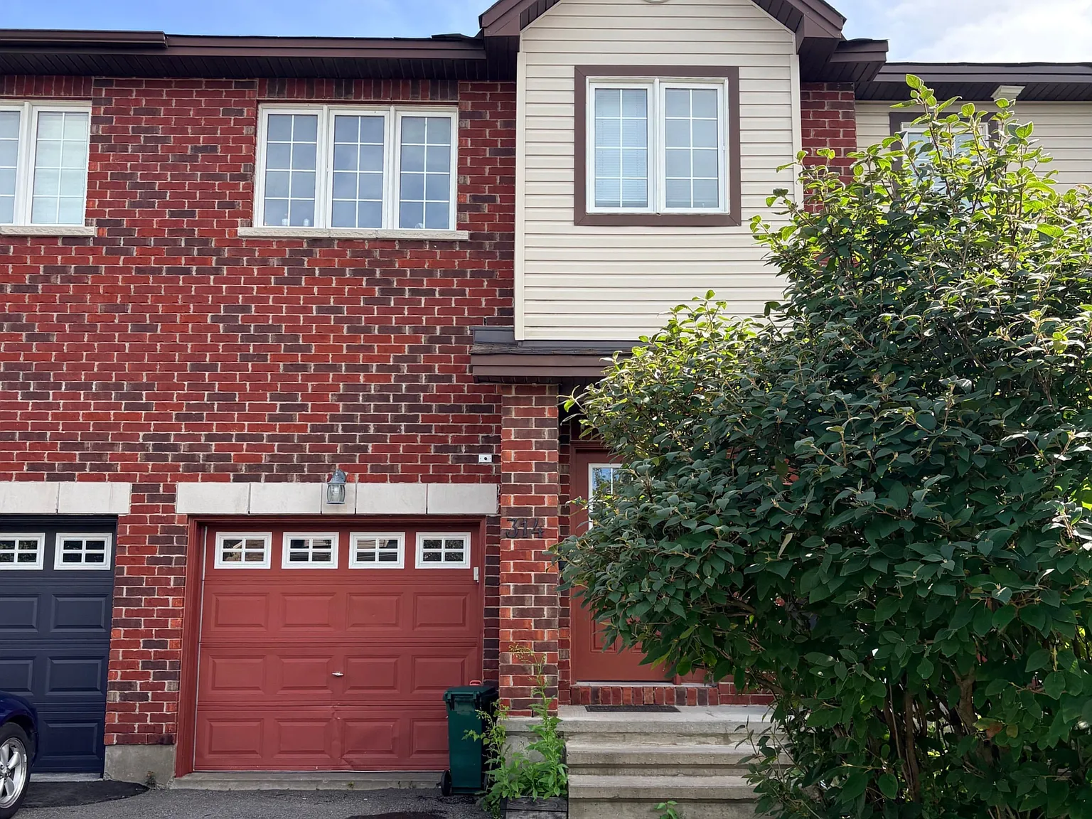 3 bed, $2,700 — Photo 1