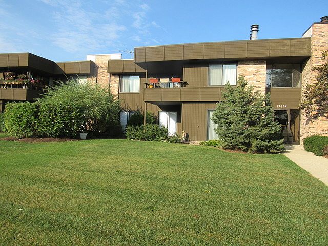 1st image of 1365A N Sterling Ave Unit 104