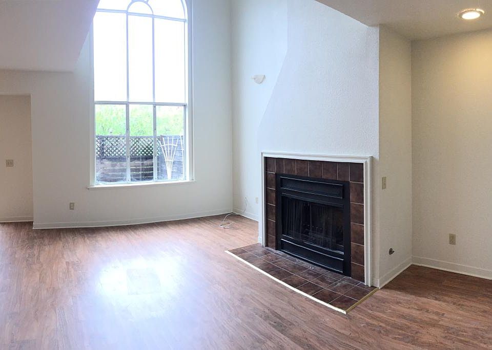 Living Room with views of the Palisades Mountains