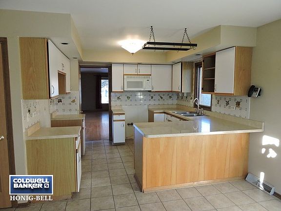 5th image of 6305 Victoria Dr