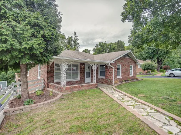 9750 N Holy Cross Rd, Fairview Heights, IL 62208