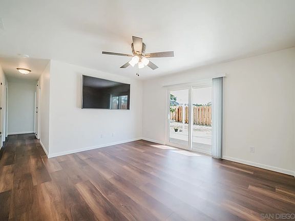 5th image of 181 Heritage St