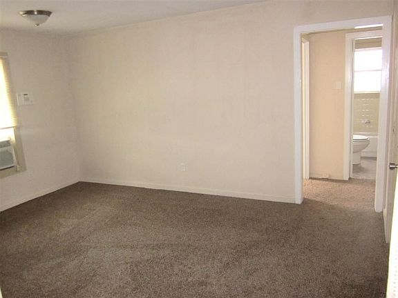 2nd image of 4421 Knoxville St