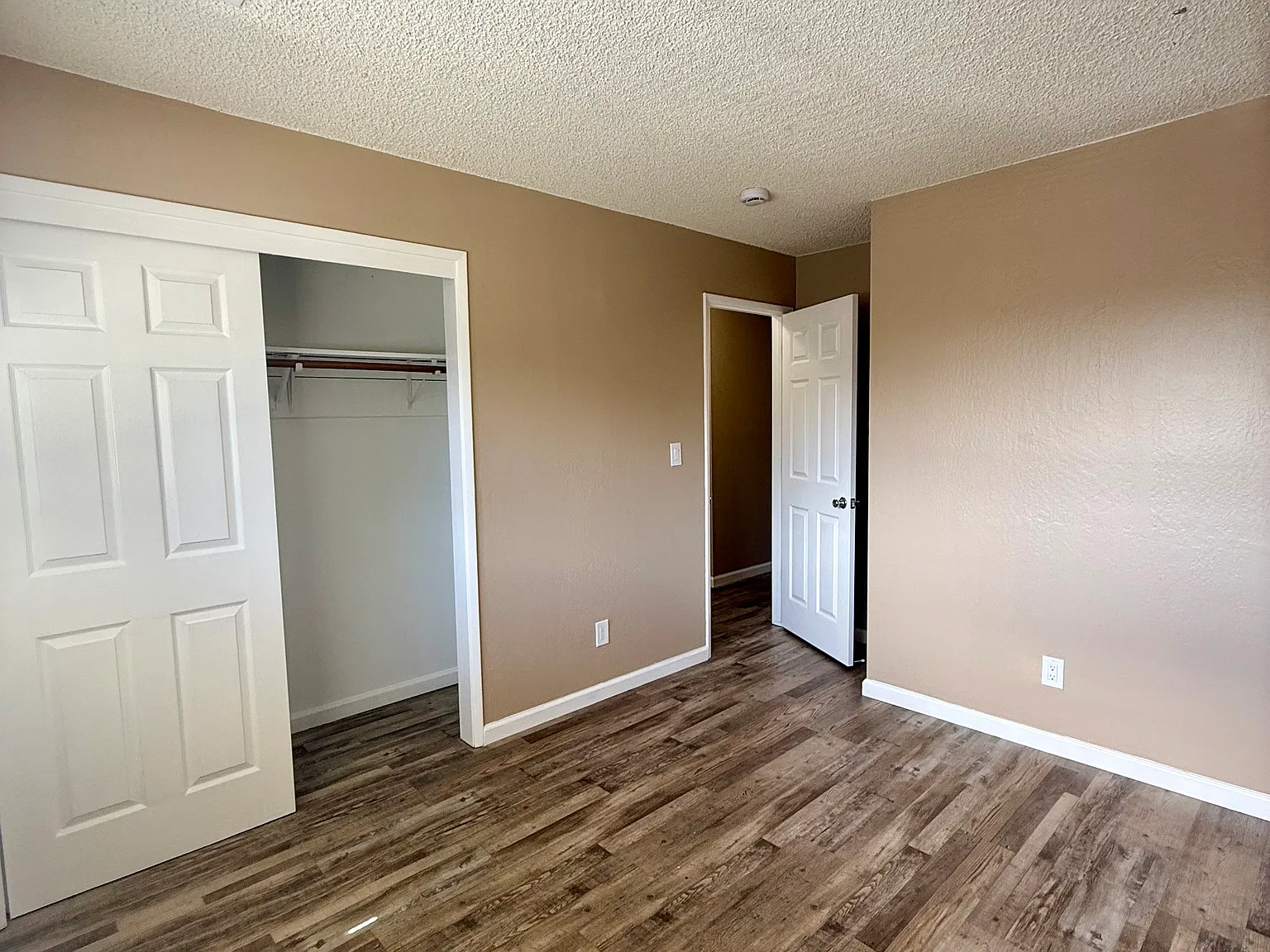 2 bed, 900 sqft, $2,700 — Photo 4