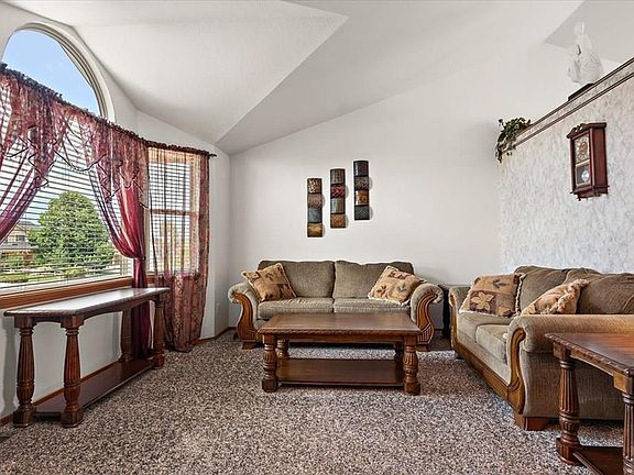 2nd image of 1702 Kingsroyal Blvd