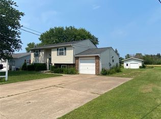 2245 Victory Dr, Erie, PA 16510