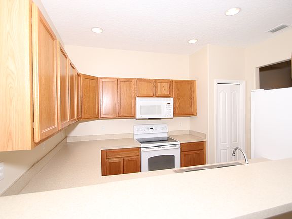 4th image of 1020 Venetian Dr Unit 104