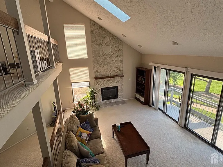 178 Linda Ln — Photo 2