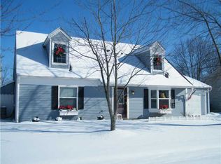 745 Holiday Dr, Fortville, IN 46040