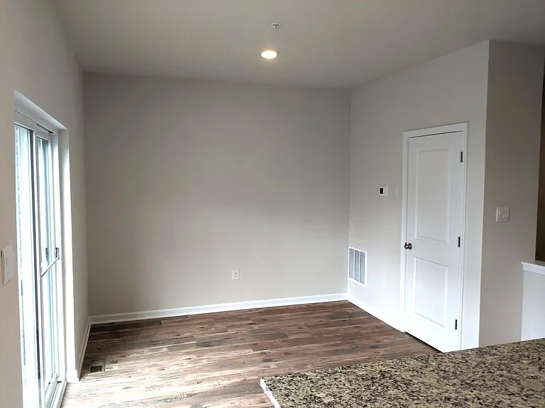 2005 Pomona Way — Photo 23