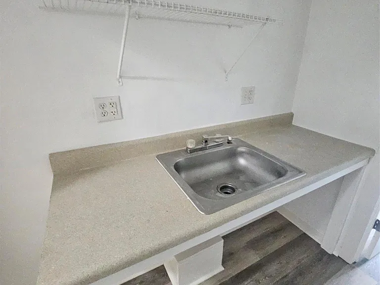 805 S Confederate Ave — Photo 5