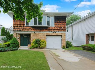 55 Dorothea Pl, Staten Island, NY 10306