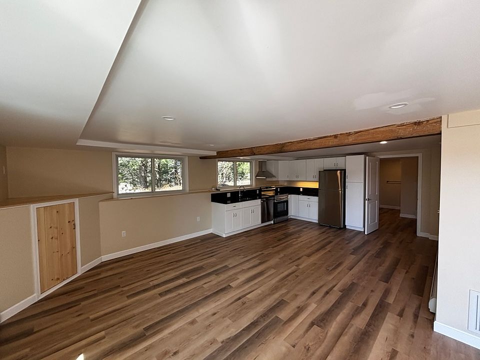 Open floor plan living room and kitchen.