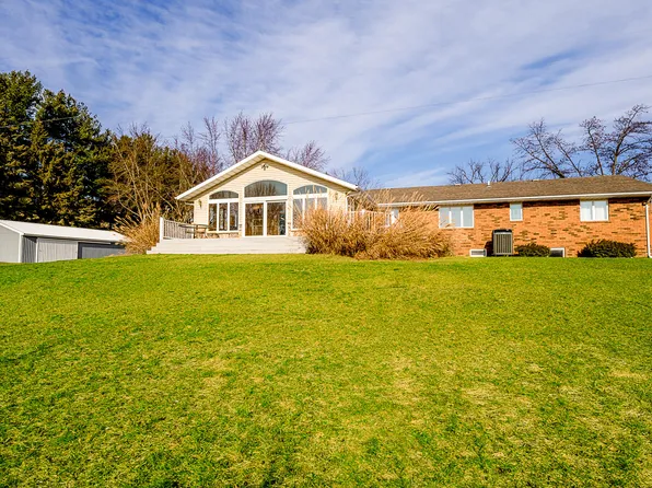 7820 Meadowbrook Rd, Benton Harbor, MI 49022