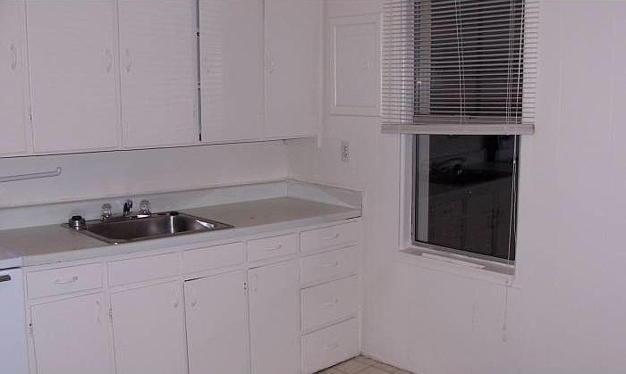 2nd image of 902 25th St APT 3