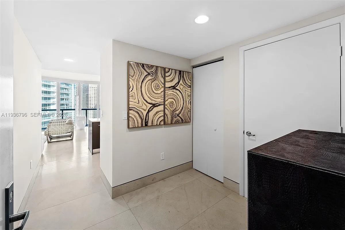 Building Photo - 495 Brickell Ave #2904