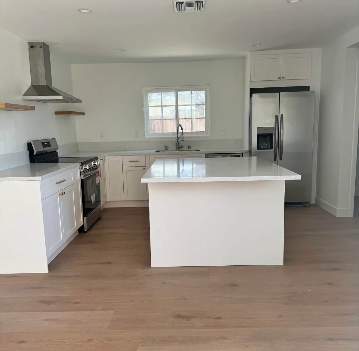 4 bed, 1835 sqft, $4,500 — Photo 2