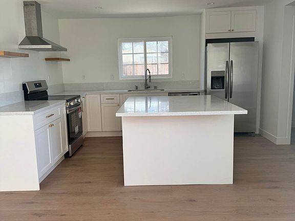 2nd image of 219 Sandberg St #A