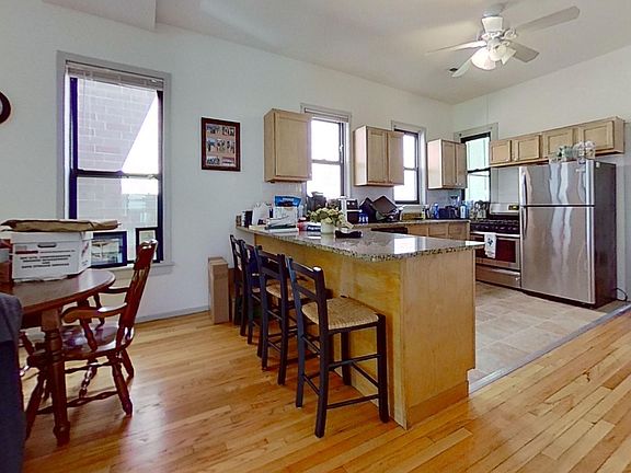 4th image of 831 W Wrightwood Ave #2