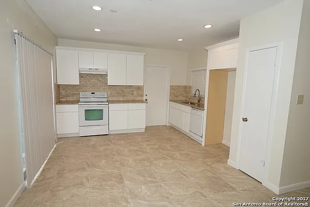 12816 Huntsman Lake Dr — Photo 3