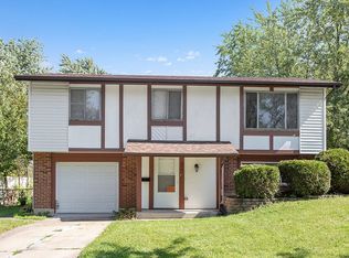 811 Blackhawk Dr, University Park, IL