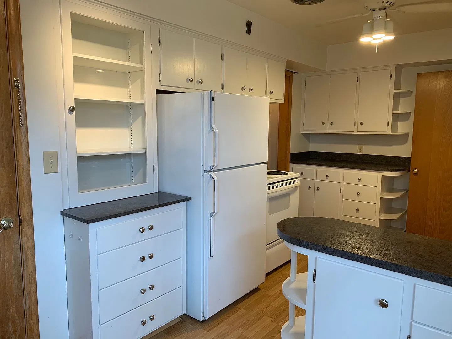 2 Bed 1 Bath — Photo 2