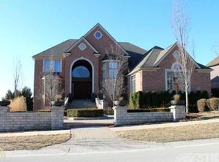 17979 Ridgeview Dr, Northville, MI