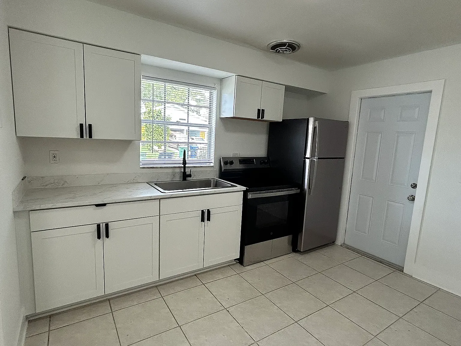 2 bed, 775 sqft, $1,590 — Photo 3
