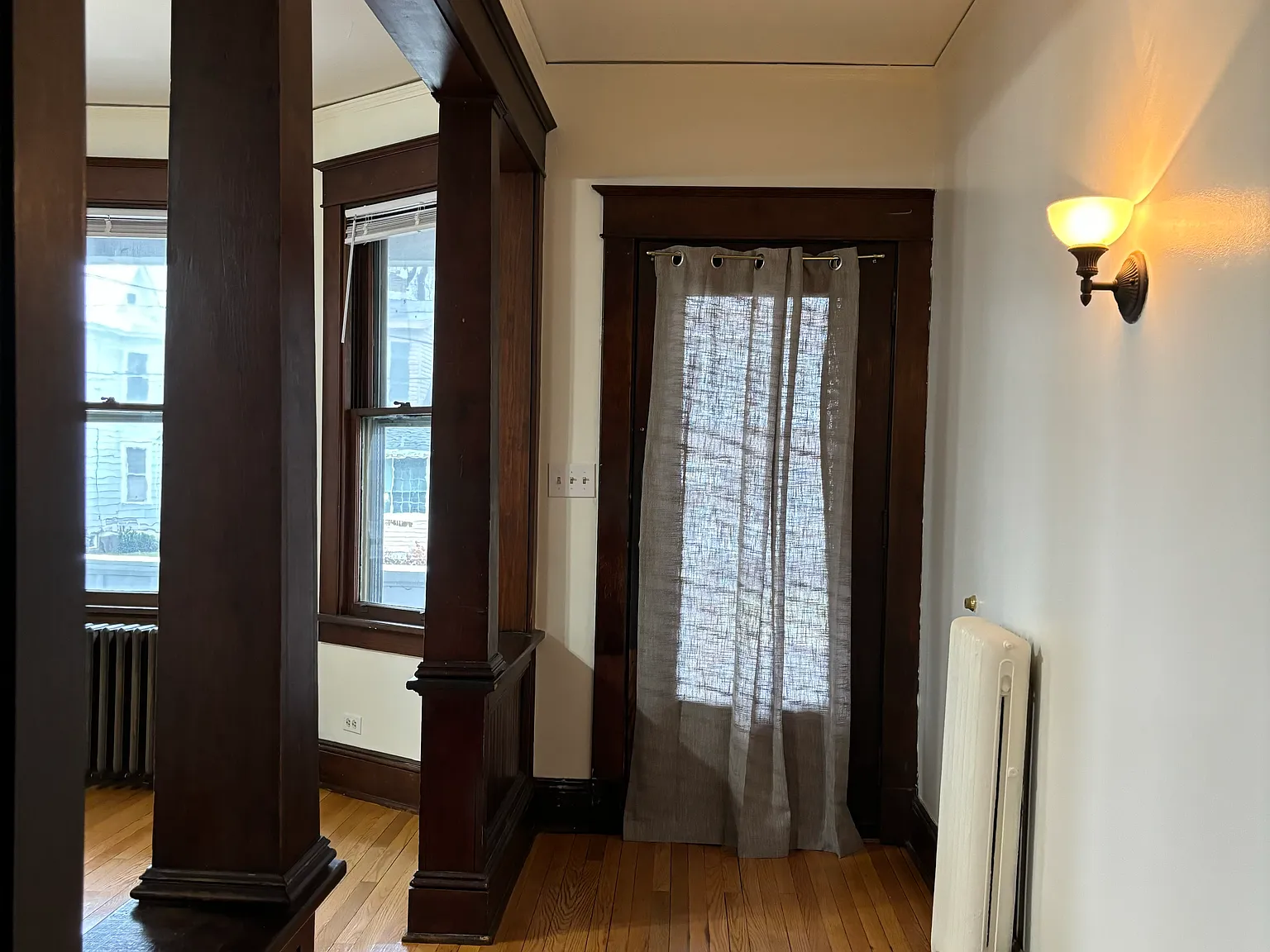 3 bed, 1100 sqft, $1,800 — Photo 2