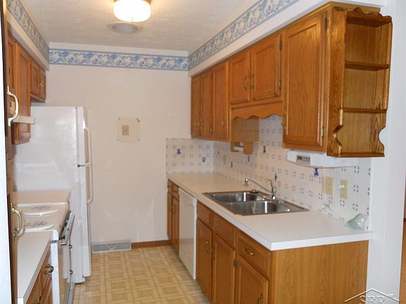 5th image of 557 Groveland Dr