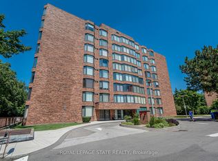 200 Limeridge Rd W #105, Hamilton, ON L9C7M7