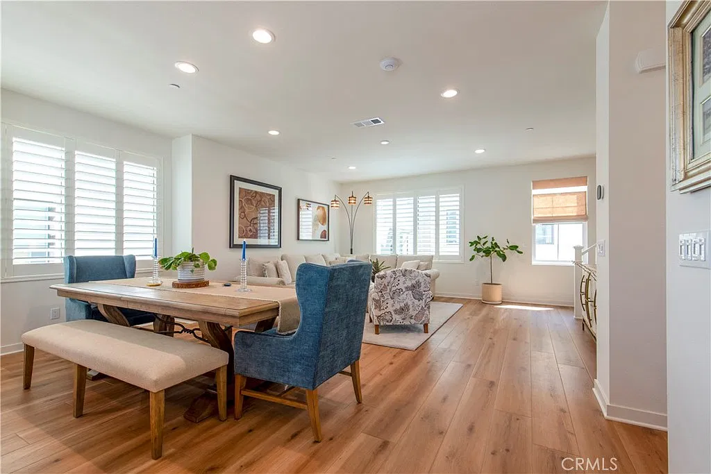 3 bed, 4.0 bath, 1724 sqft, $8,400 — Photo 4
