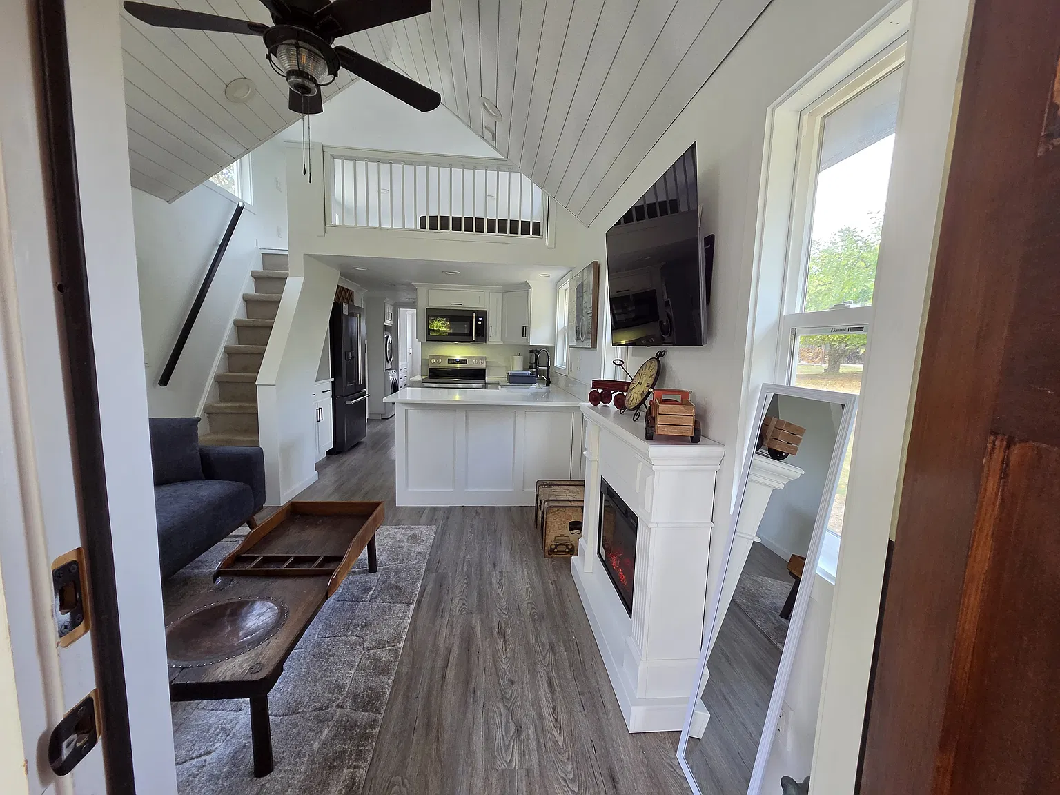 2 bed, $2,400 — Photo 2