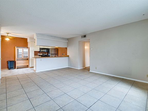4th image of 910 Duncan Ln APT 48