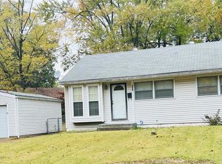 257 Estridge Rd, Saint Louis, MO 63137