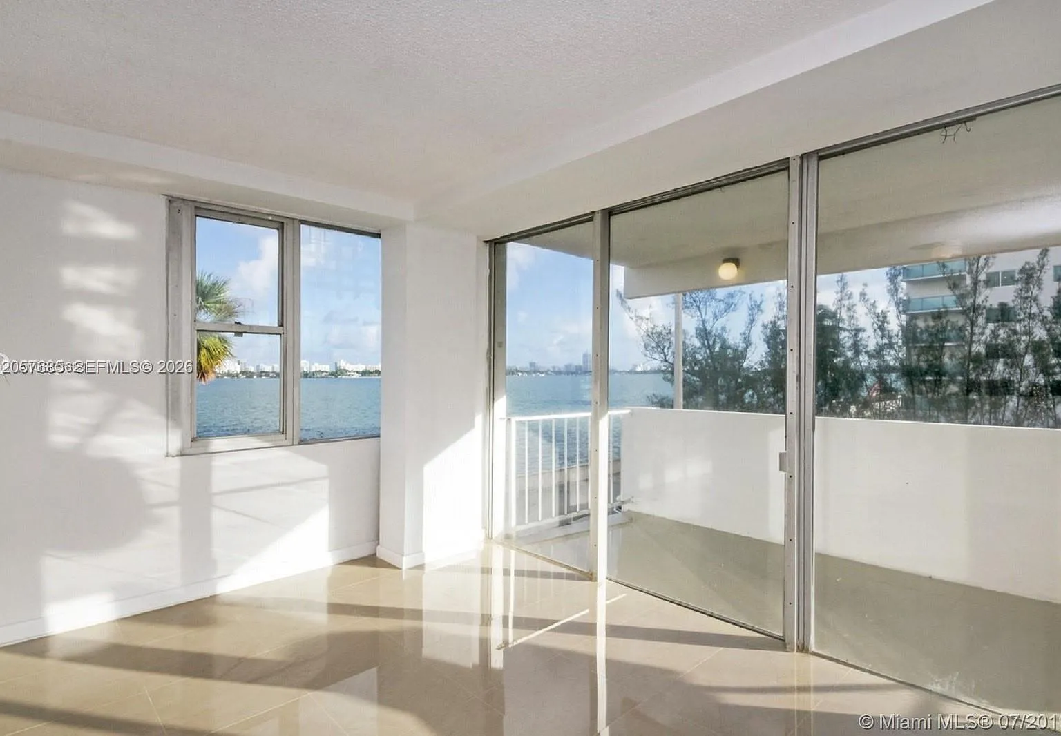 3 bed, 1302 sqft, $3,699 — Photo 2