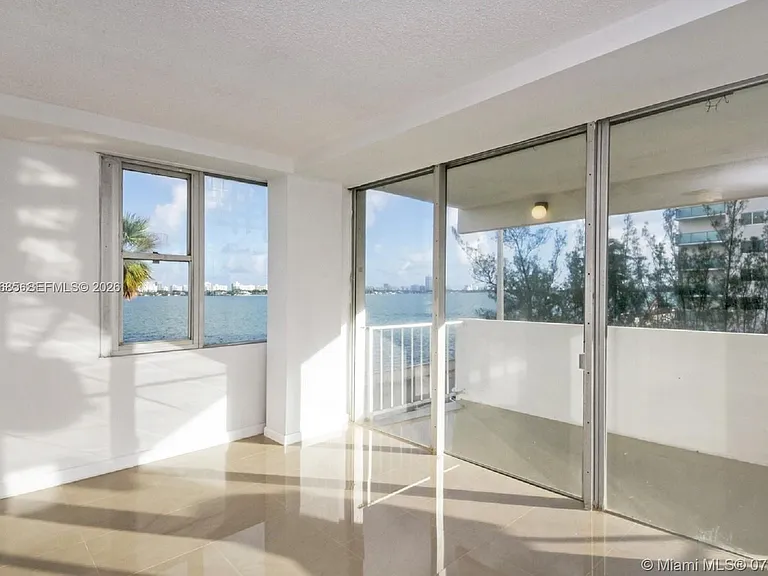 7545 E Treasure Dr #2H — Photo 2