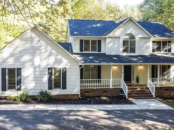 3rd image of 927 Timber Creek Dr