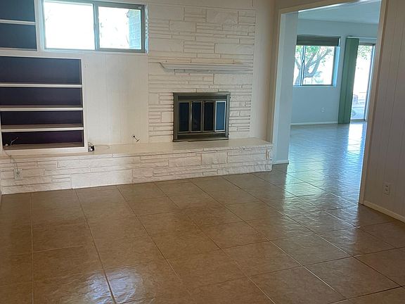 4th image of 1242 E Gardenia Dr