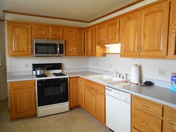 2nd image of 801 Parkway Dr
